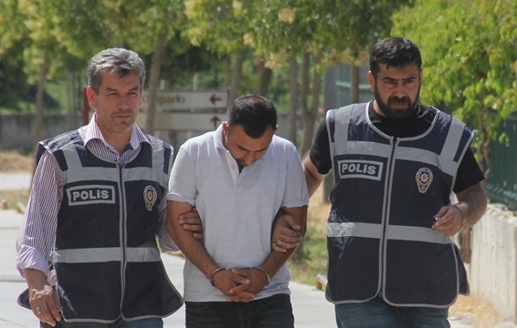 Çarptı kaçtı, polise gelip teslim oldu