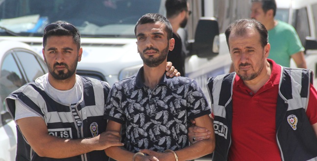Yakalanmamak için motosikletin rengini değiştirdi