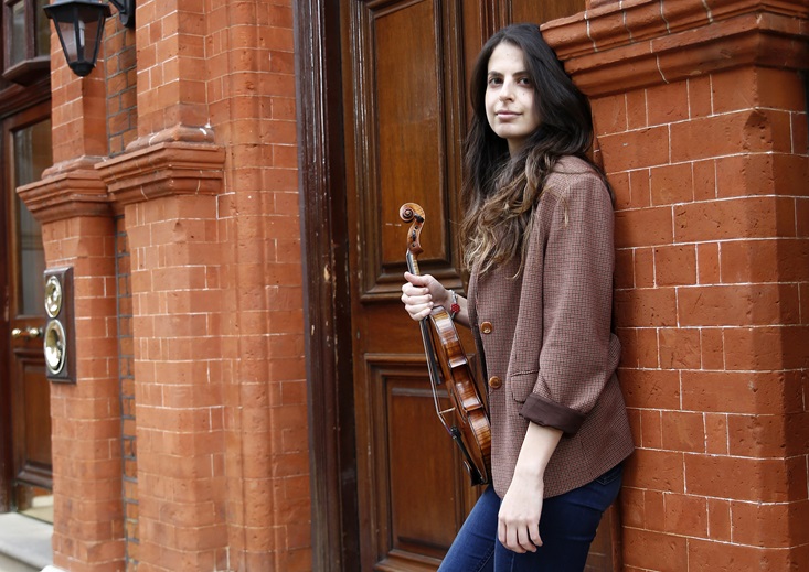 Ezgi Sarıkcıoğlu’nun yıldızı Londra’da parlıyor