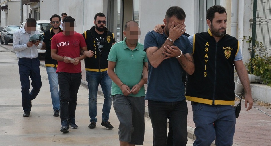 Tekel bayisini soydular