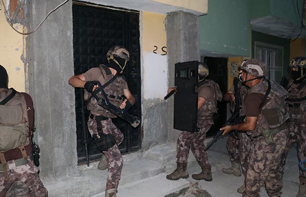 Adana'da PKK operasyonu: 30 gözaltı