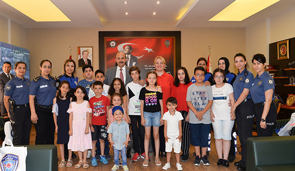 Aktaş şehit çocuklarının karne heyecanına ortak oldu