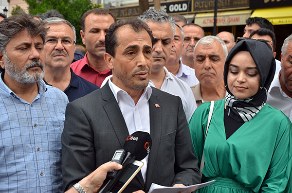 “Mursi’nin verdiği onurlu mücadelesinin ve şehadetinin şahidiyiz”