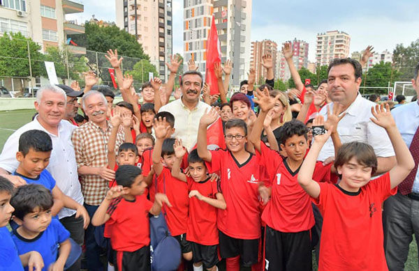 Çukurova’da çocuklar sahaya indi