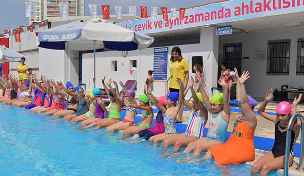 Yüzme kurslarında 10 bin çocuk yüzme öğrenecek