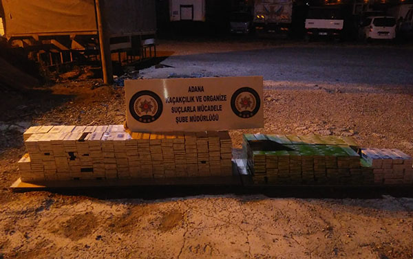 Adana'da kaçak sigara operasyonu