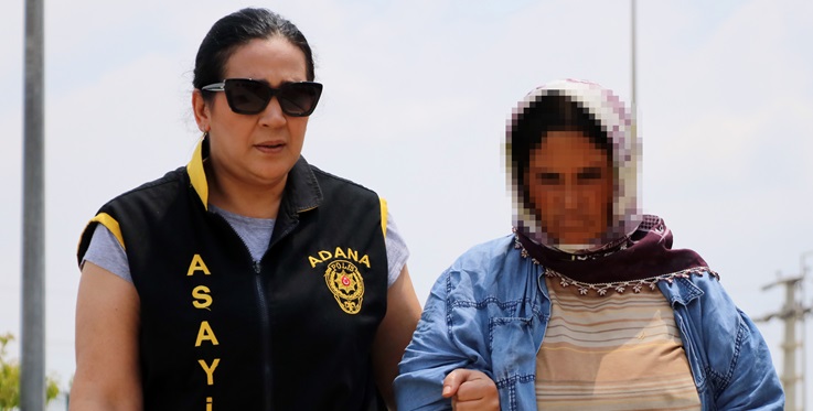 Pazarda cep telefonu çaldı