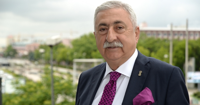 ''Çılgınlığına kapılıp kredi kartlarına yüklenilmemeli”