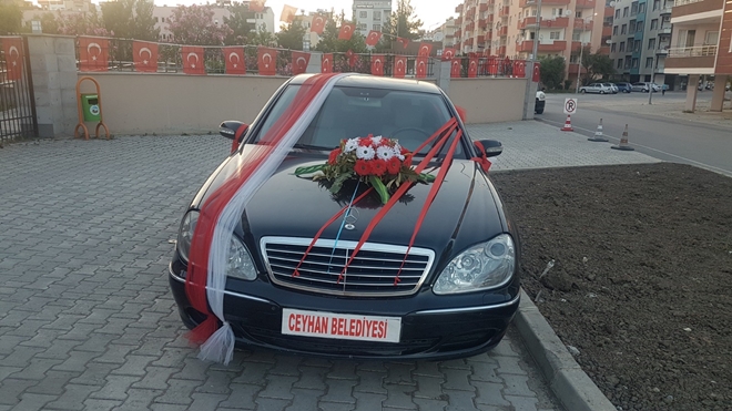 Makam aracını gelin arabası yaptı