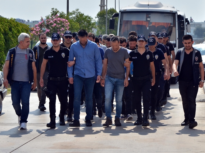 Yasa dışı bahis oynatan çete çökertildi