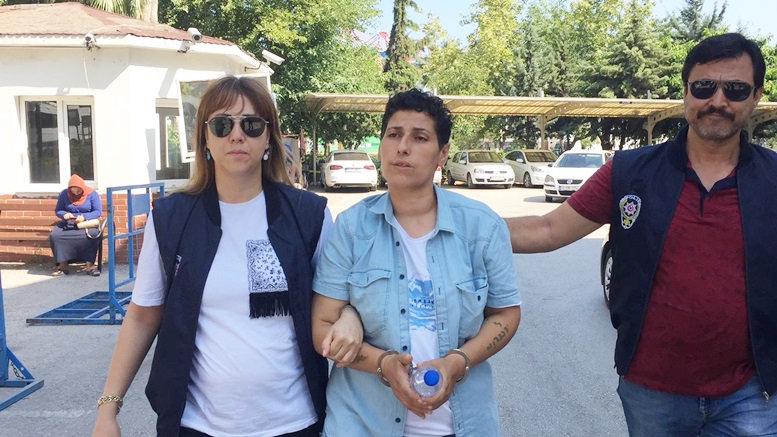 Kuyumcuyu dolandırdı