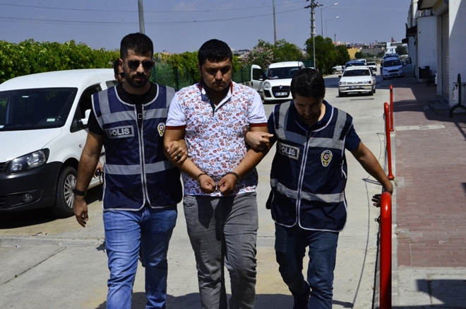 Parasını isteyen şahsı vurmak isterken arkadaşını öldürdü