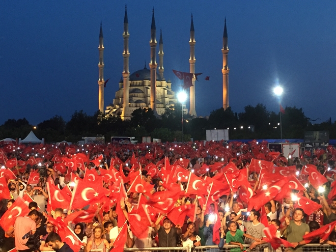 ''15 Temmuz, bir milletin ihanetle dirilişinin en güzel örneğidir''