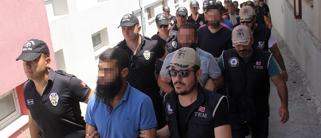 Haraç toplayan 12 DEAŞ'lı tutuklandı