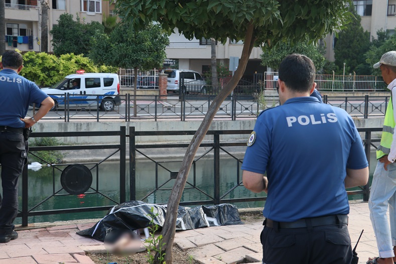 Çuvaldan kadın cesedi çıktı