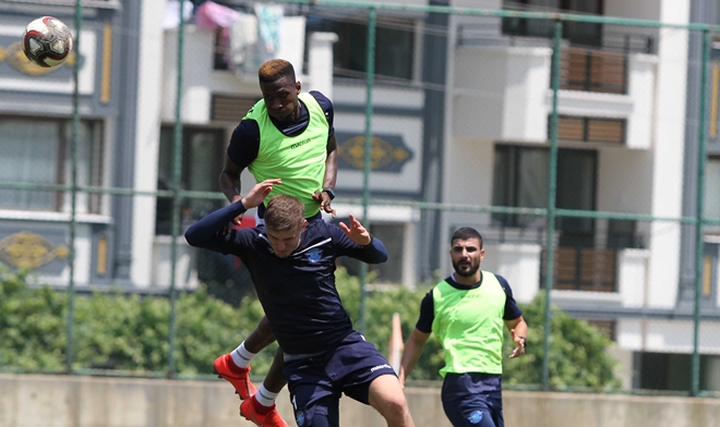Adana Demirspor’da çalışmalar sürüyor