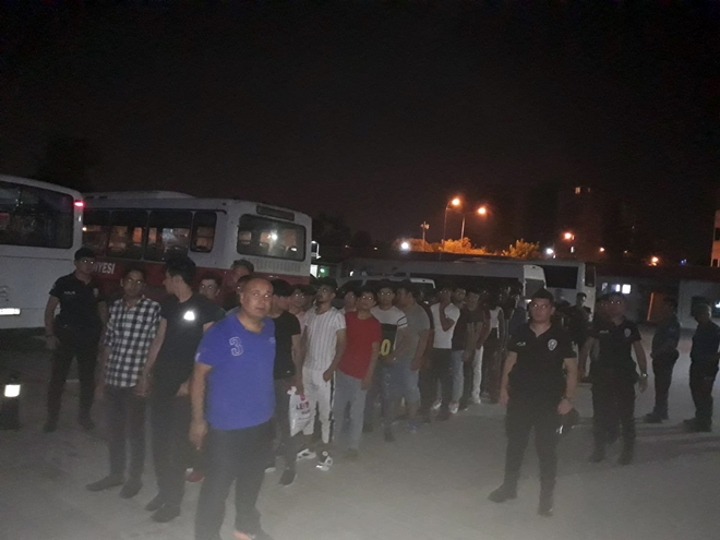 Afganistan uyruklu 99 kaçak göçmen sınır dışı edildi