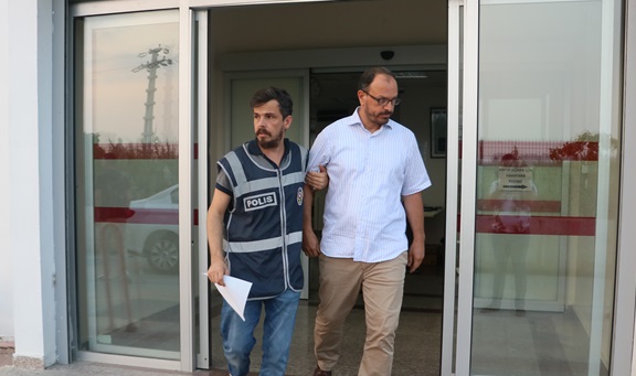 Polislere şafak vakti baskın