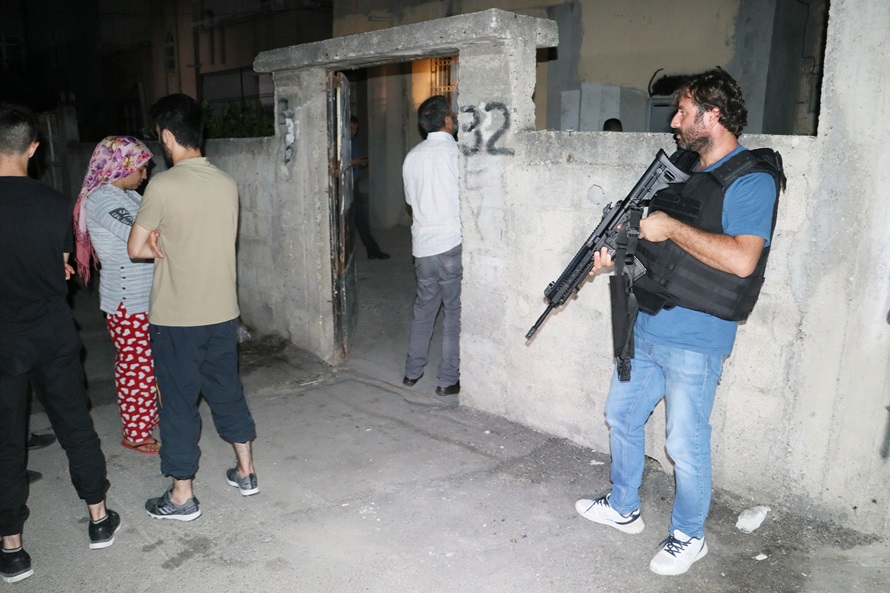 Müstakil eve bomba atıldı