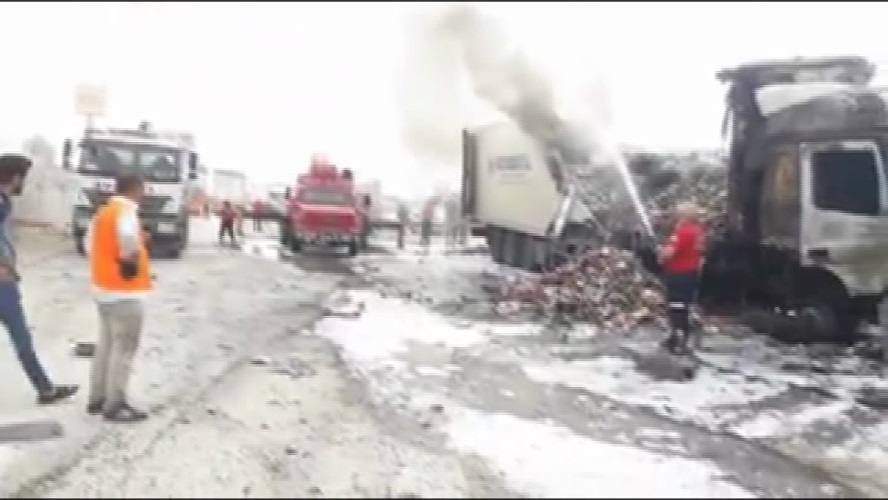 Çarpışan TIR yandı