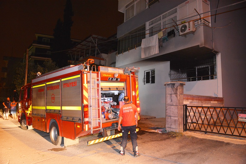 Adana’da apartman dairesinde yangın