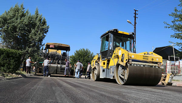 Adana’da asfaltsız yol, bozuk kaldırım kalmayacak