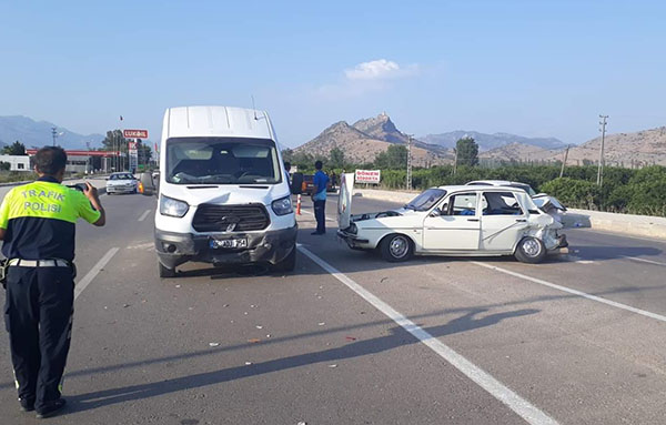 Kozan'da trafik kazası: 6 yaralı
