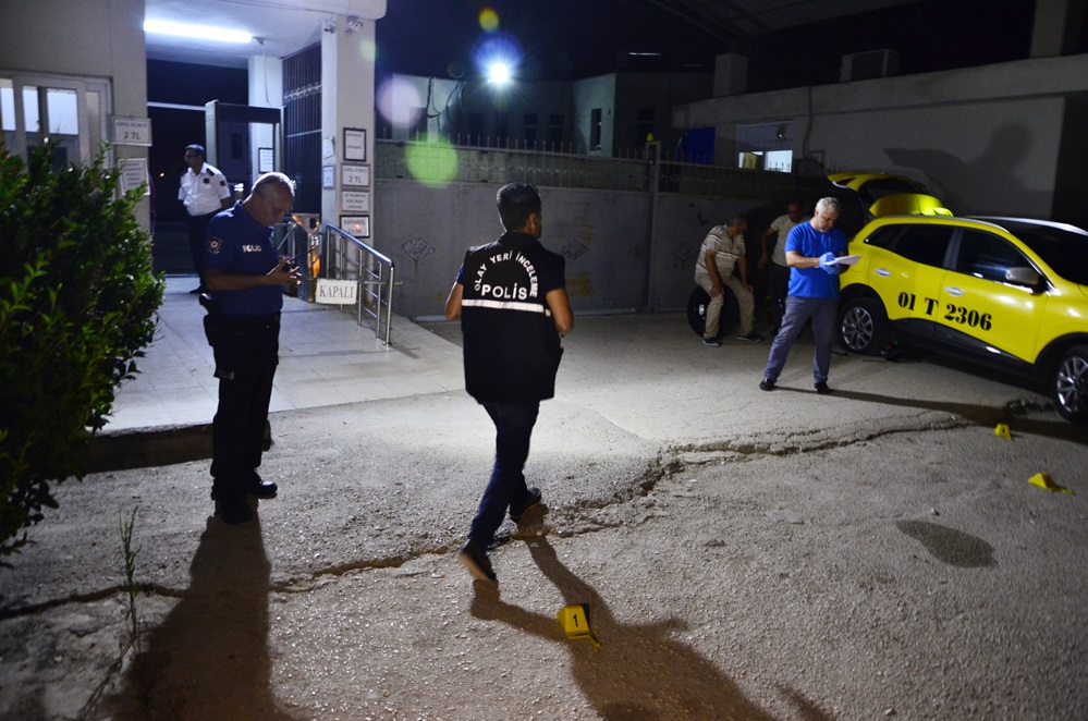 Adana’da silahlı saldırıya uğrayan 2 kişi yaralandı