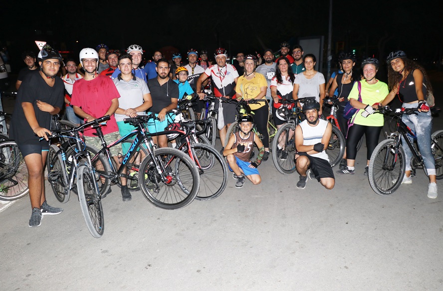 Kentin sokaklarında 30 kişilik grupla pedal keyfi