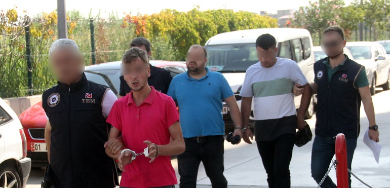 Polise havai fişekle saldıranlara ev hapsi