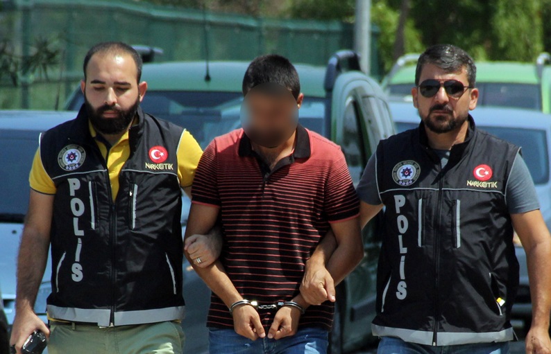 Evinden esrar çıktı,