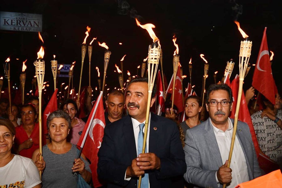 Adana'da fener alayı