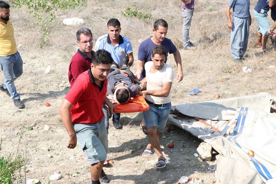 Tarım işçilerini taşıyan kamyon kazası:4 ölü