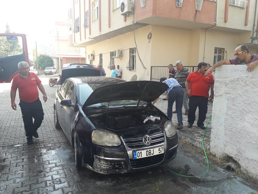 Seyir halindeki otomobil alev aldı