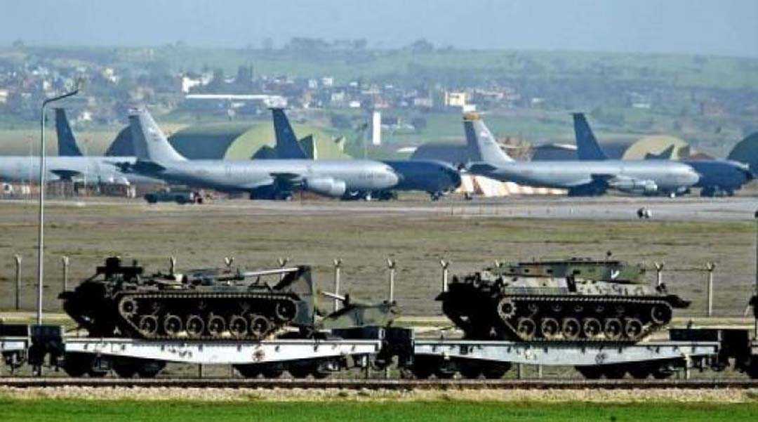 İncirlik'te işçi çıkışları başladı