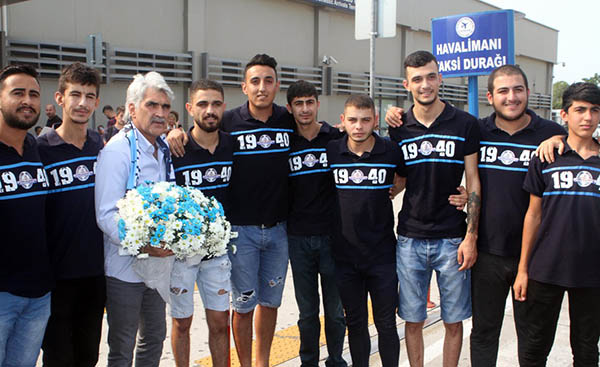 Tütüneker çiçeklerle karşılandı