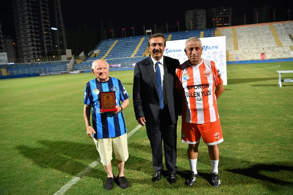 Şöhretler maçında derbi mesajı