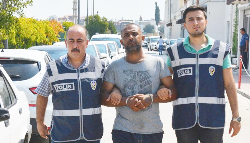 Yağma hükümlüsü parkta yakalandı