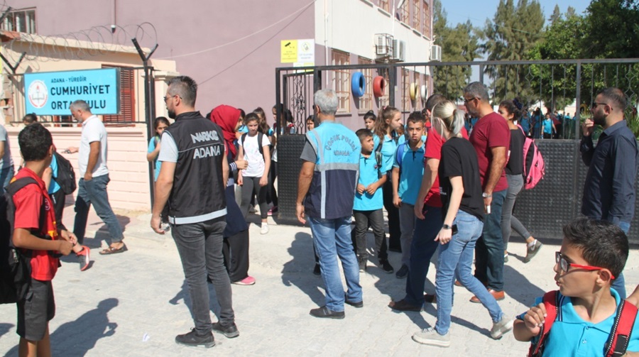 Okul önleri emin ellerde