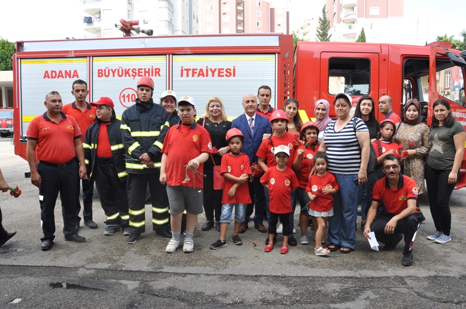 Engelliler bir günlüğüne itfaiye eri oldu