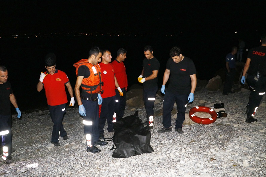 Genç kız yüzmek için girdiği gölde boğuldu