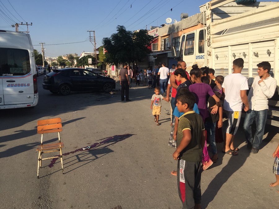 Otomobile çarpan motosiklet sürücüsü öldü
