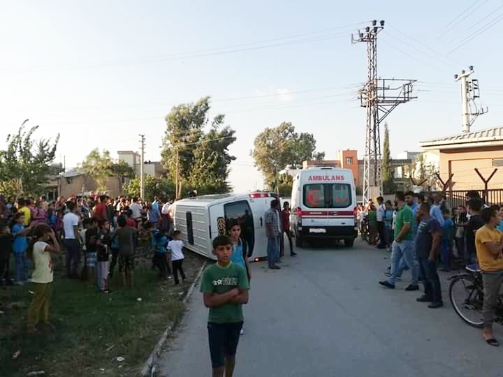 Okul servisiyle otomobil çarpıştı: 7 yaralı