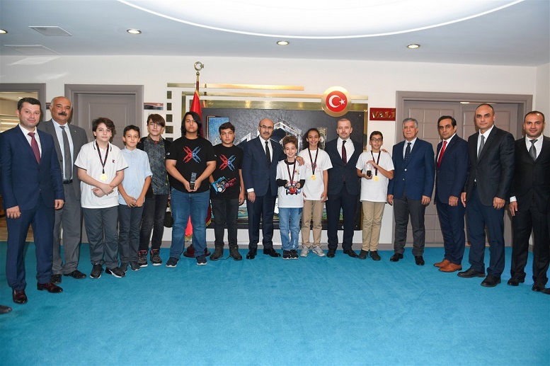 Robotik kodlamada Türkiye’yi temsil edecekler