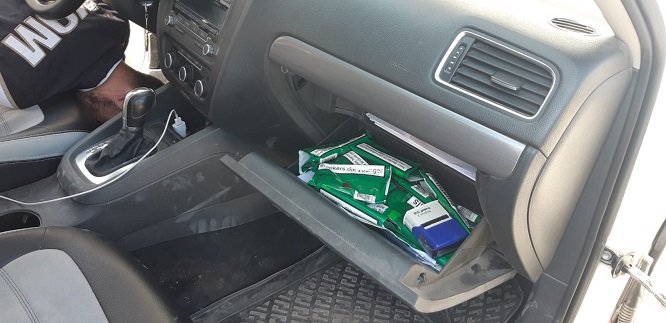 Lüks otomobilden kaçak sigara çıktı