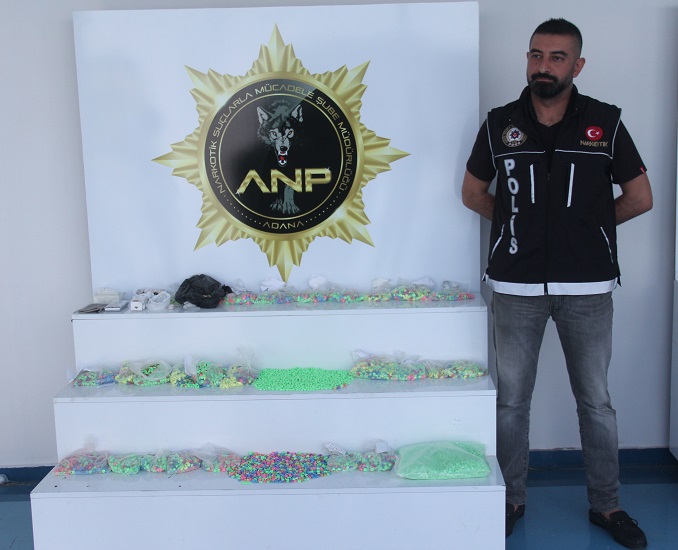 Uyuşturucu hapları portakal bahçesine gömmüşler