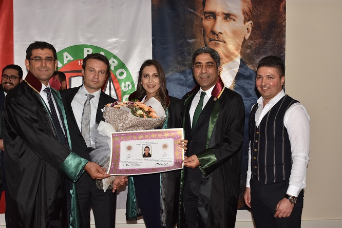 STAJYER AVUKATLAR TÖRENLE MESLEĞE ADIM ATTILAR
