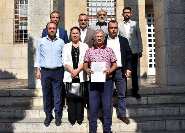 AK Parti Grup Başkanvekiline Kürsüde Saldırı
