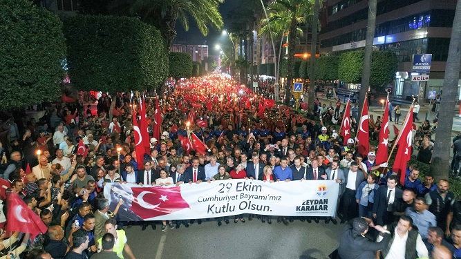 ADANA'DA CUMHURİYET BİR BAŞKA GÜZELDİ