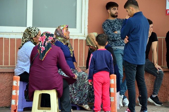 Adli Tıp önünde gözyaşı